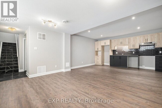 Photo - 1226 Montblanc Cres