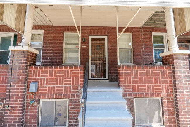 Building Photo - Newly renovated 2 bedroom