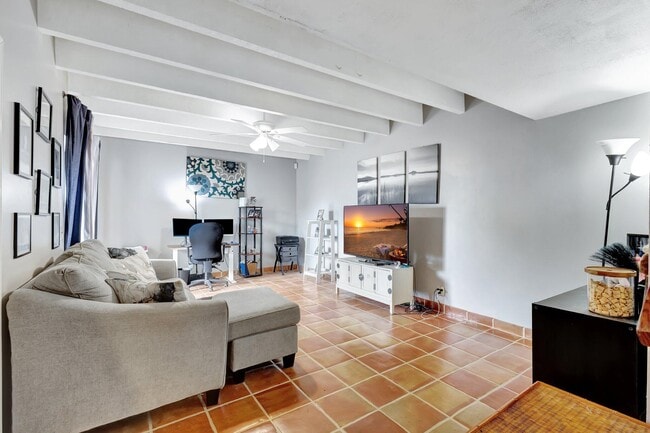 Photo - 1586 Shaker Cir