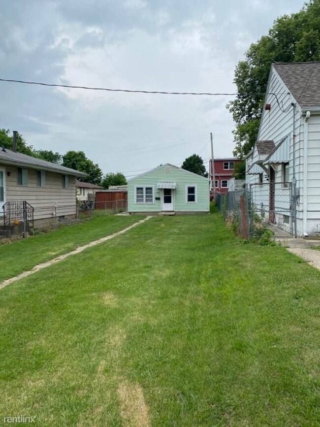 2 br, 1 bath House - 2049 North Gale Avenue - 2 br, 1 bath House - 2049 North Gale Avenue