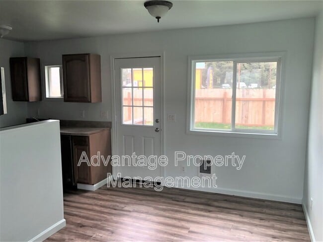 Photo - 289 N Main St