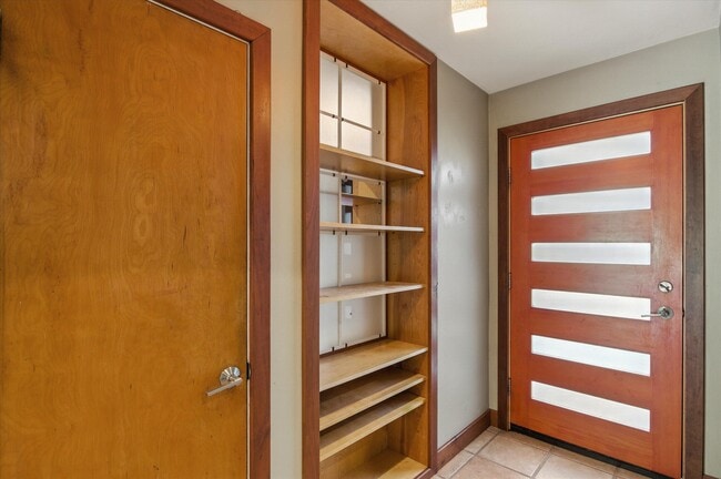 Photo - 712 Collegewood St