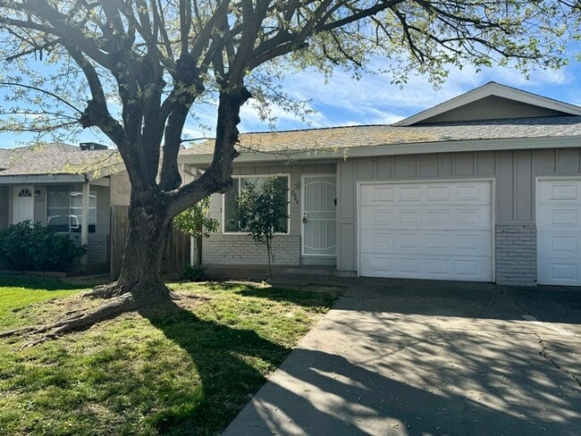 Building Photo - 2/1/ dupl;ex in Citrus Heights