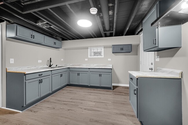 Photo - Charming / Totally Remodeled Apartment!
