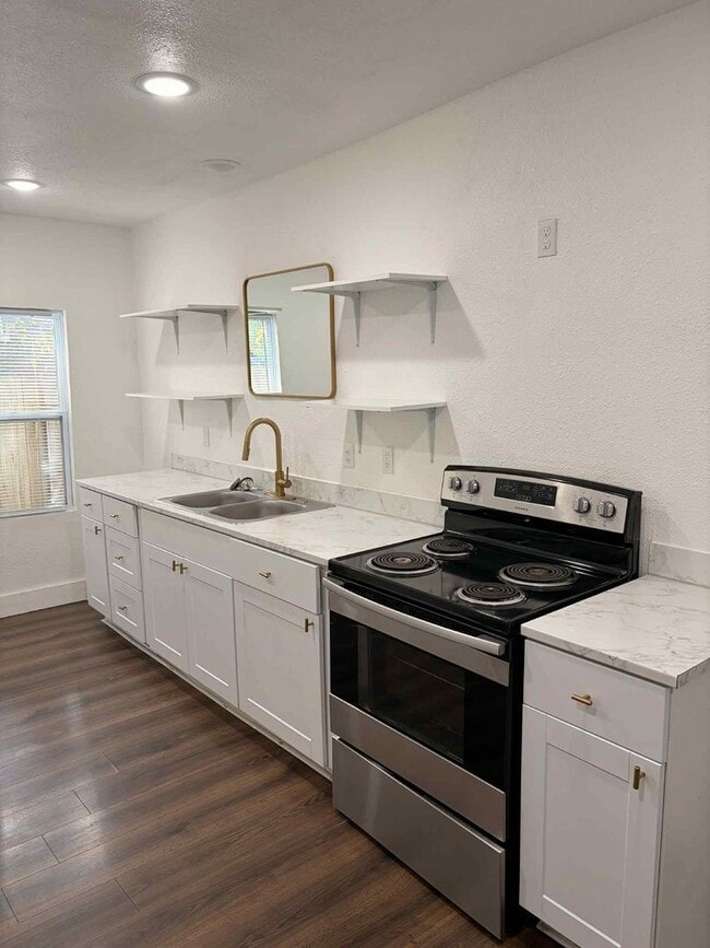 Photo - CHARMING 2 BEDROOM / 1 BATHROOM HOME IN TH...
