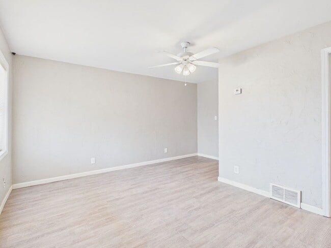 Photo - ~ALL BILLS PAID! 2 bedroom Duplex for rent! ~