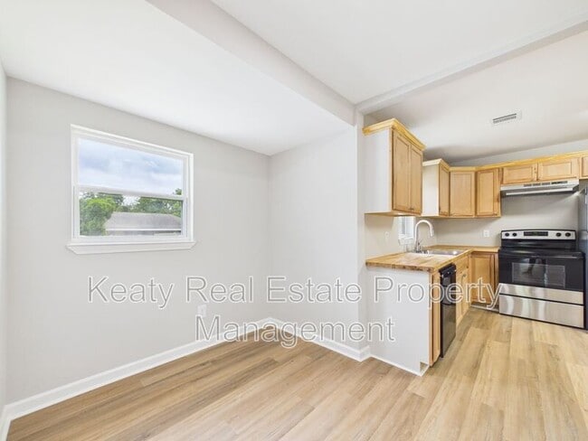 Photo - 908 St Charles St