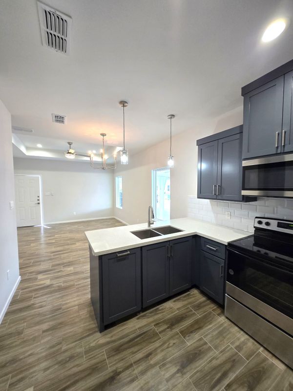 Photo - 913 N Clarence Ave