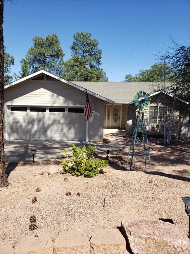 Building Photo - Super Clean 3 Bed / 2 Bath with RV parking Rental