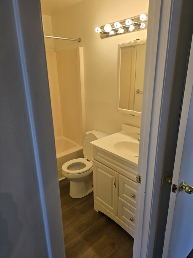 Photo - 5649 Summit Arch Unit 202