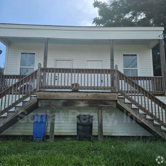 Building Photo - 5507B Warrington Drive Rental