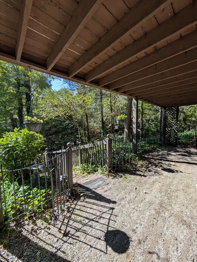 Photo - Furnished Montreat Basement Apartment! - U...