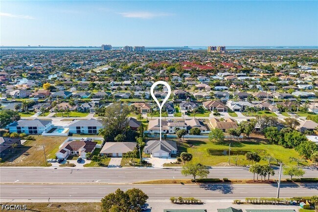 Photo - 1426-1428 Cape Coral Pkwy W