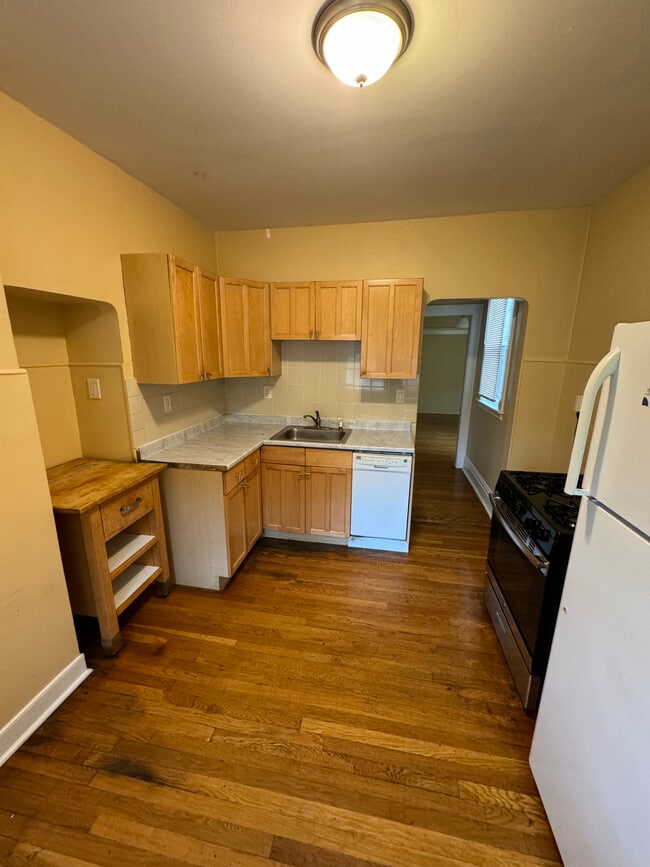 Photo - 61 Strathmore Rd Unit 3a