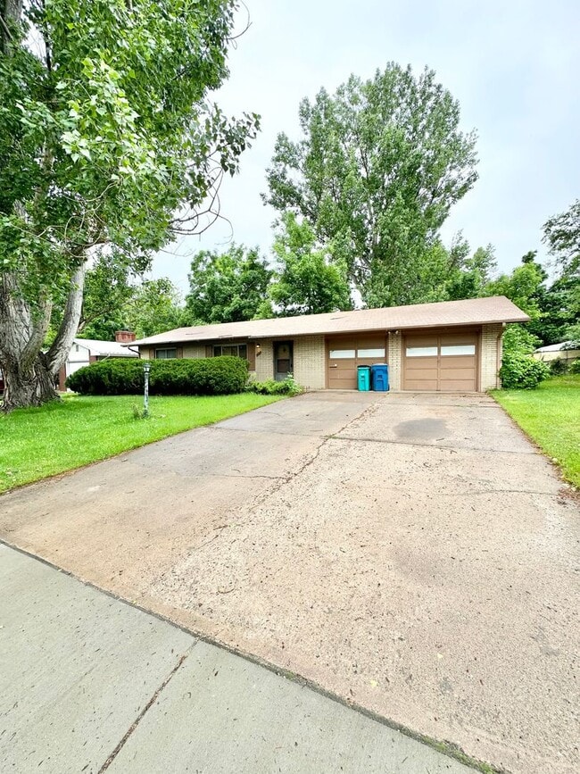 Photo - 1041 Glenmoor Dr House