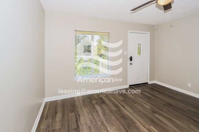 Photo - 107 Colbert Blvd