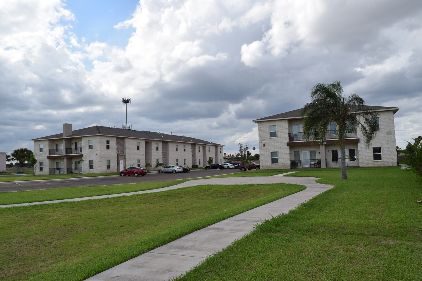 Photo - 901 E Redbud Ave Apartments