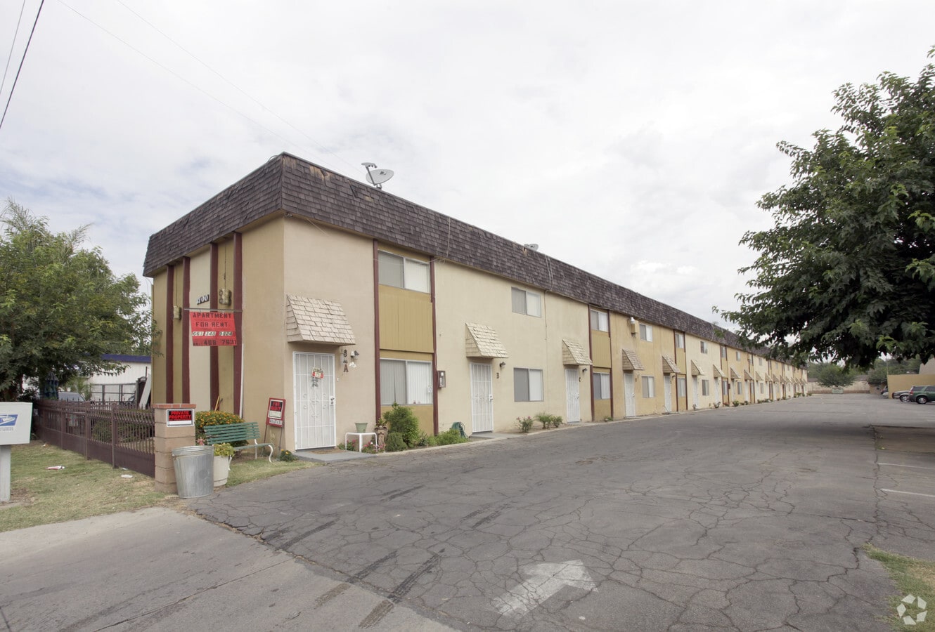 Photo - 3700 Stockdale Hwy Apartments