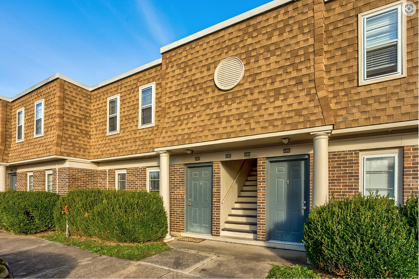 Photo - 800 E Grand Ave