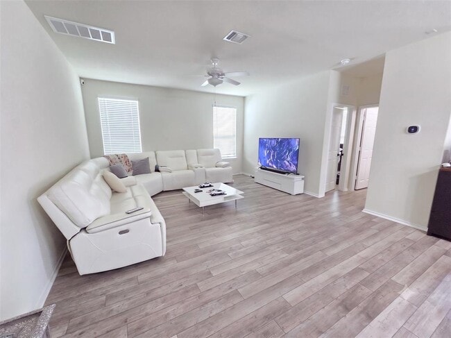 Photo - 48 Pacific Loon St