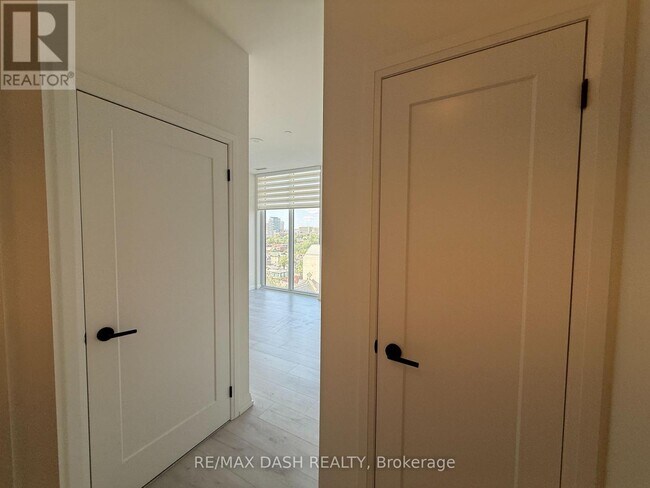 Photo - 280 Dundas St W Unit 901