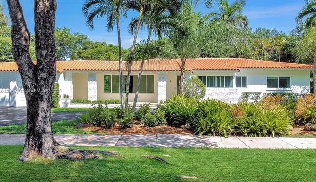 Photo - 1549 Catalonia Ave