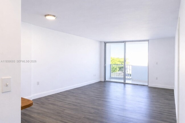 Photo - 1990 Marseille Dr Unit 405