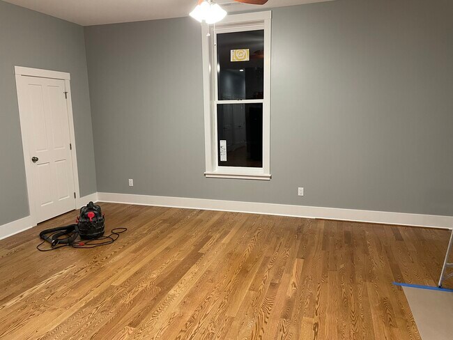 Southern view of main room. - 204 E Broadway Ave Unit B