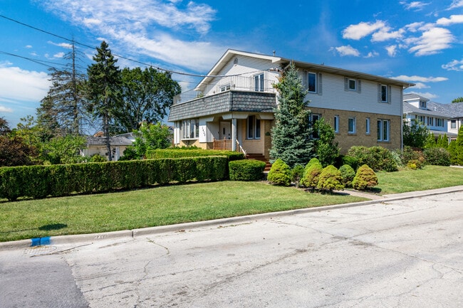 Photo - 1420 Oakton St