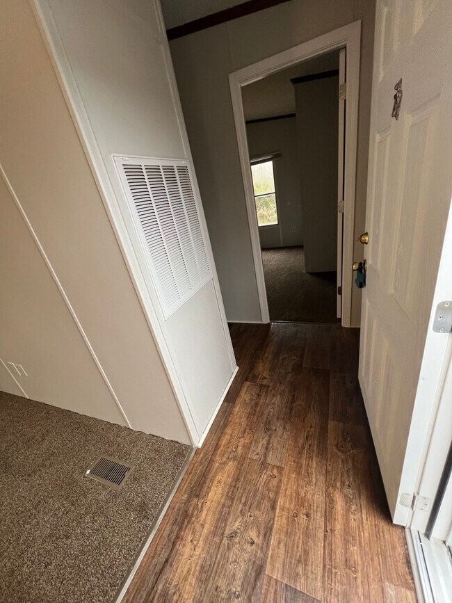 Photo - 691 Julia St