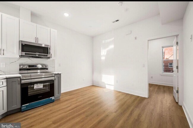 Photo - 2104 N 8th St Unidad 2104 n 8th Street 3rd floor