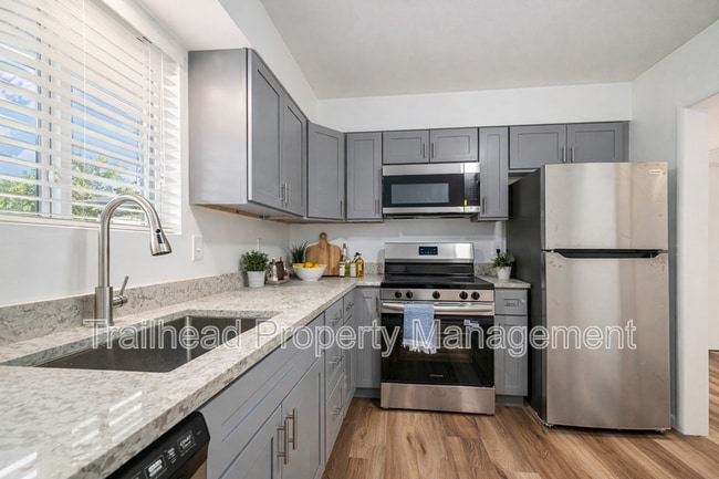 Photo - 8316 Robinson St