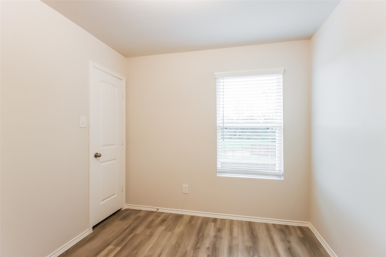 Photo - 17311 Desmond St