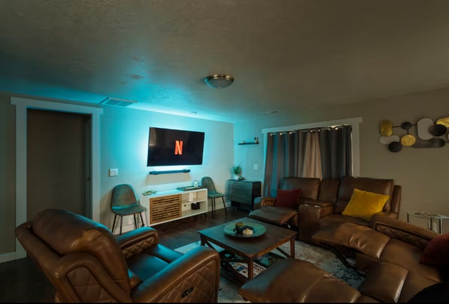 Photo - 9810 NE 3rd St