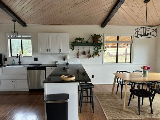 Quiet Country Home 3 bedroom 2.5 bath log ... - Quiet Country Home 3 bedroom 2.5 bath log ...
