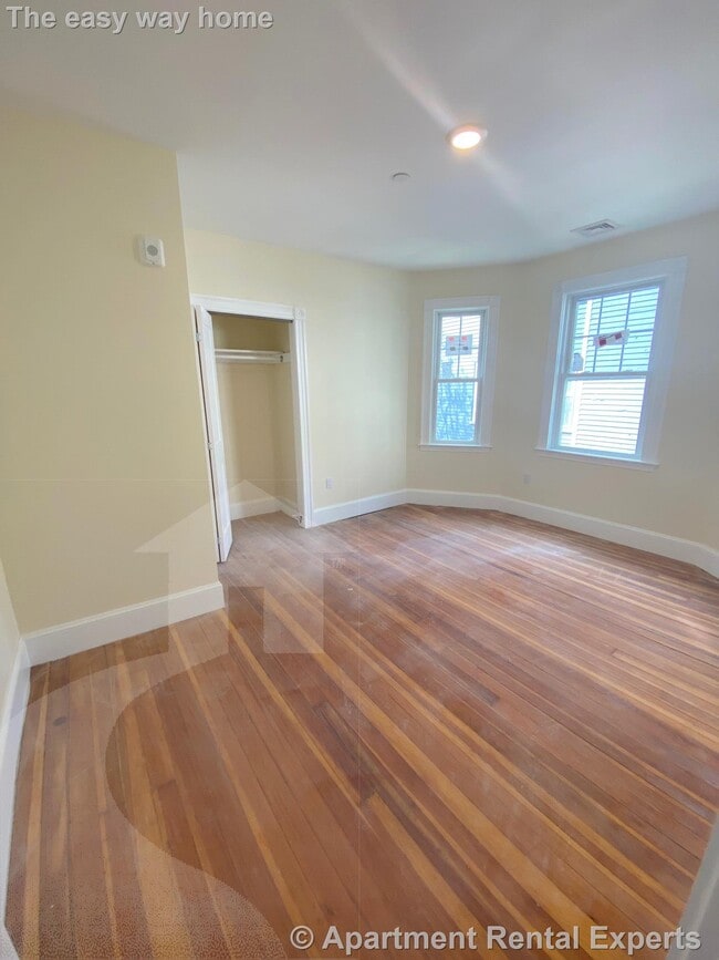 Photo - 32 Putnam Ave Unidad #2