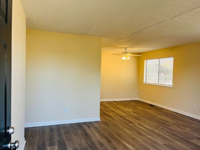 Photo - 13-15 Oakmount Dr Unit 15 Oakmount Drive