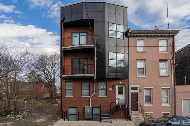 Photo - 717 N 41st St