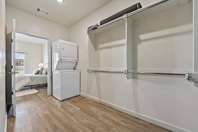 1BR, 1BA - 882SF - The Bonsai - Closet