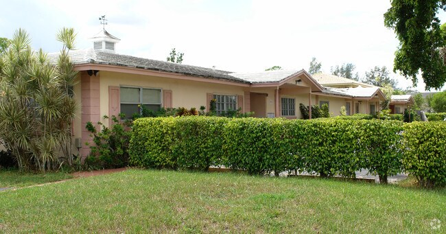 8430 NW 40th St