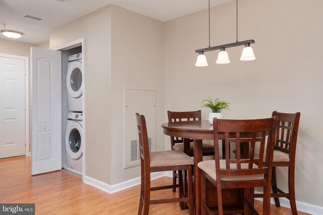 Photo - 8961 Town Center Cir Unidad 310