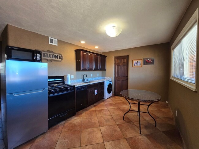 Photo - 1506-A Agua Fria St