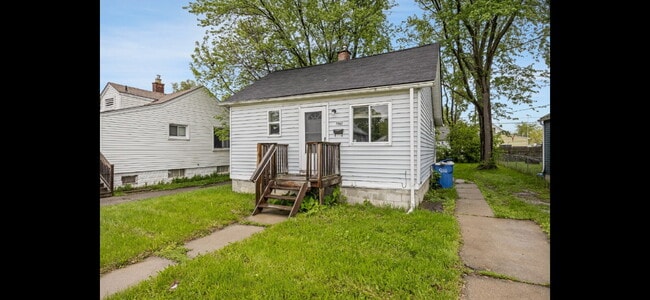 Pack Your Bags! This Updated Warren Rental is 100% Move-In Ready
OWNER SPECIAL- 1 month FREE
