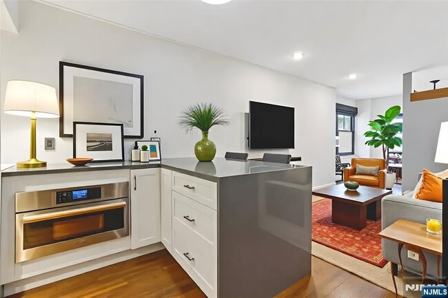 Building Photo - 3050 Edwin Ave Unit #2D