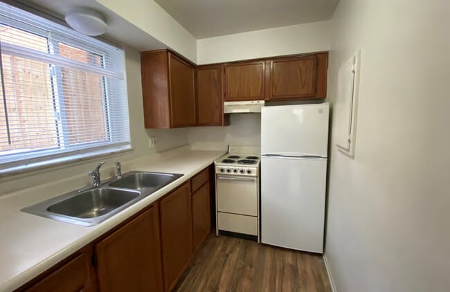 927 W. Shiawassee St. #2-12
