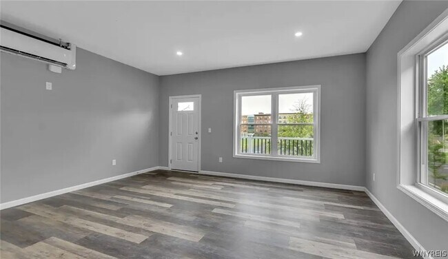 Photo - 140 Seymour St