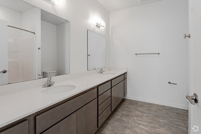 2BR, 2BA Den - 3A