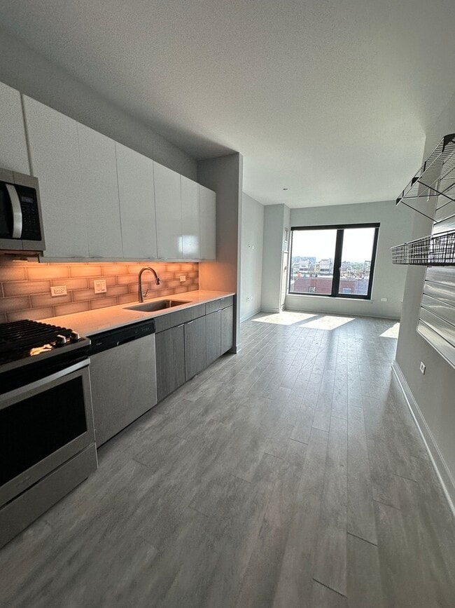 Photo - 1025 W Addison St Unit S830