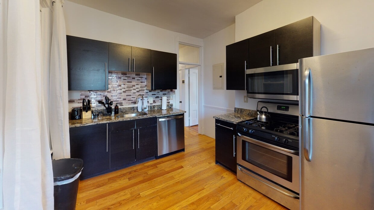 Photo - Private bedroom in 4 bed/1 bath Home