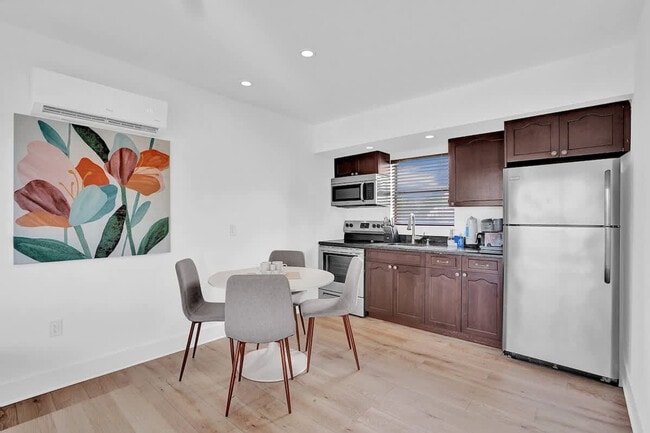 Photo - 333 Walnut St Unit ID1312663P